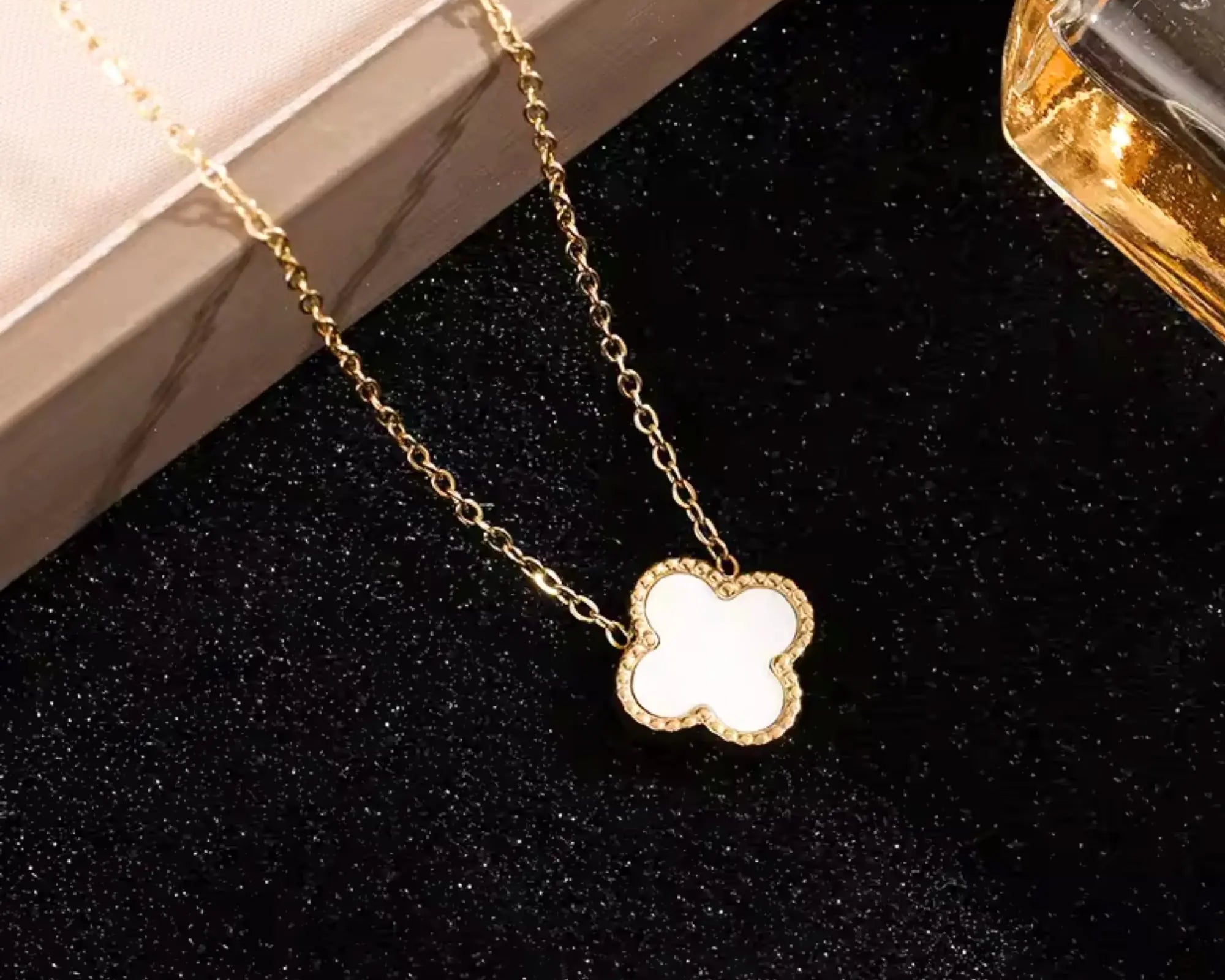 Salve Dainty White Clover Pendant Necklace - Salve