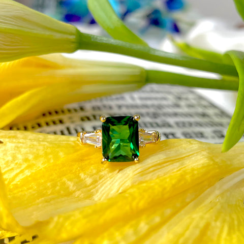 Salve ‘Abundance’ Emerald Green Anti-Tarnish Gold-Toned Adjustable Ring for Women