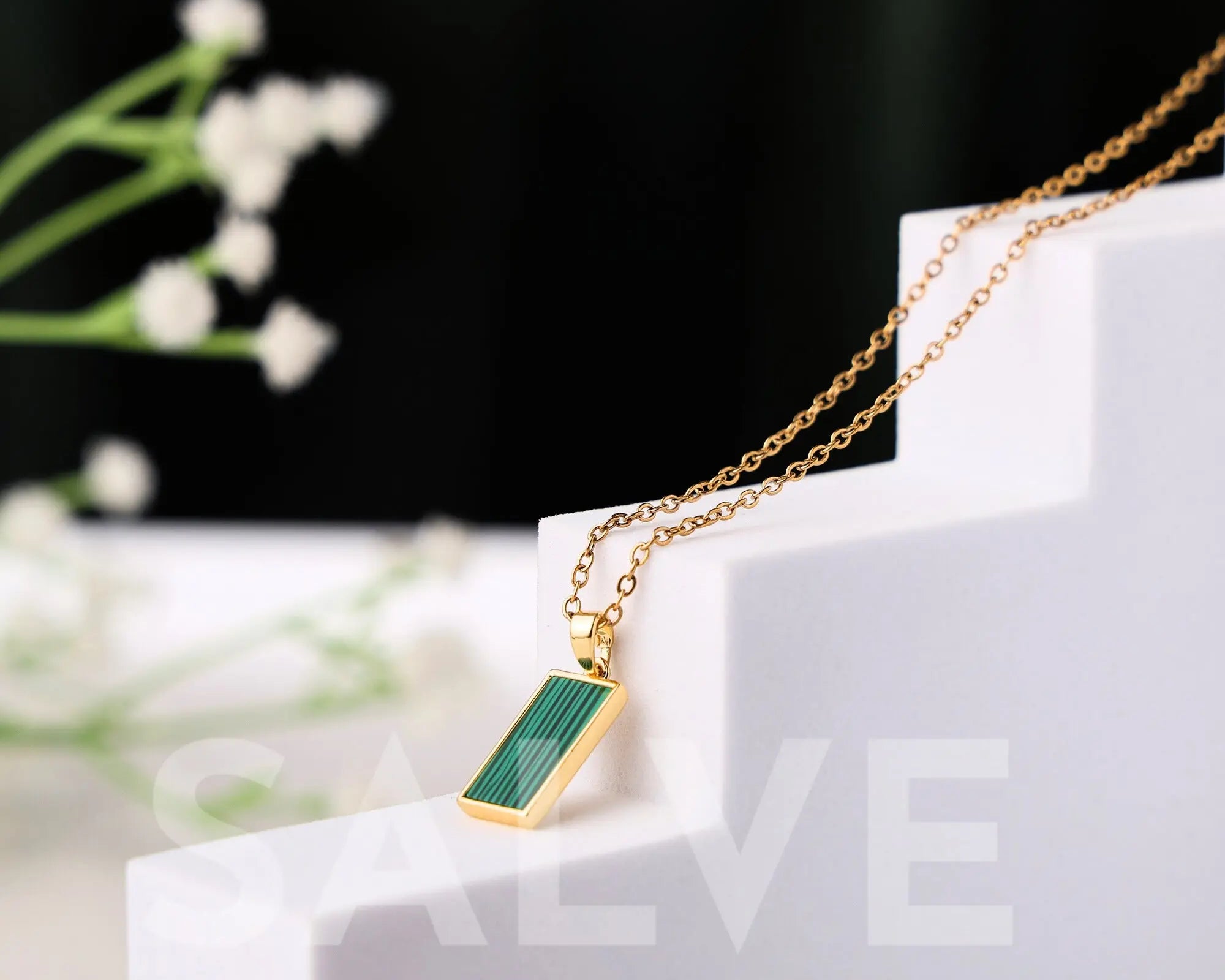 Salve Geometric Green Pendant Necklace - Salve