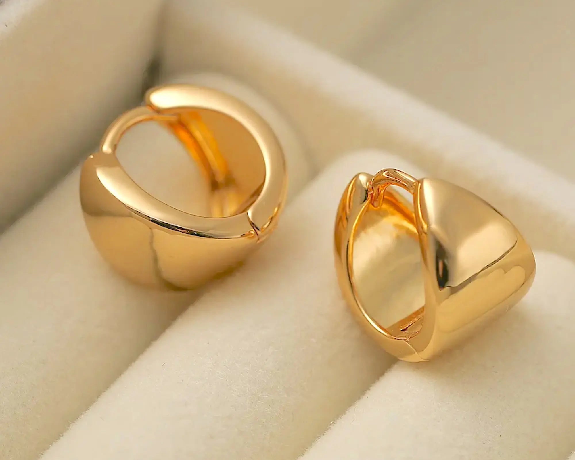 Salve Dome Small Chunky Thick Huggie Hoop Gold Earrings - Salve