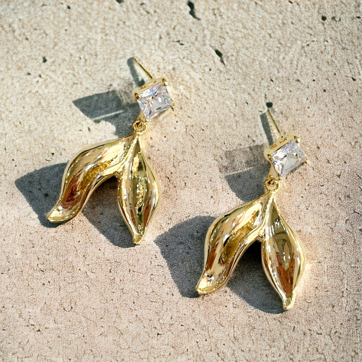 Salve 18K Gold Plated Solitaire Mermaid Danglers