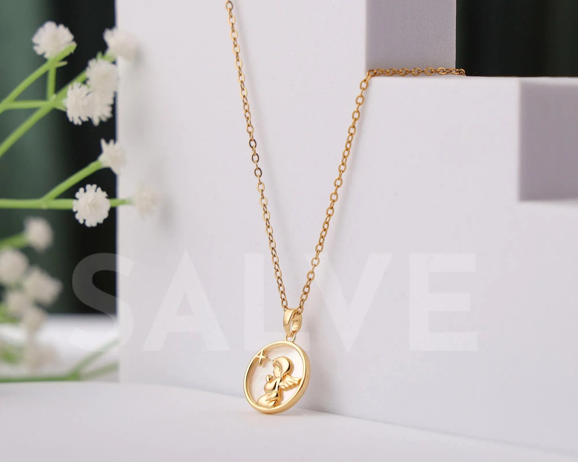 Salve Guardian Angel Golden Pendant - Salve