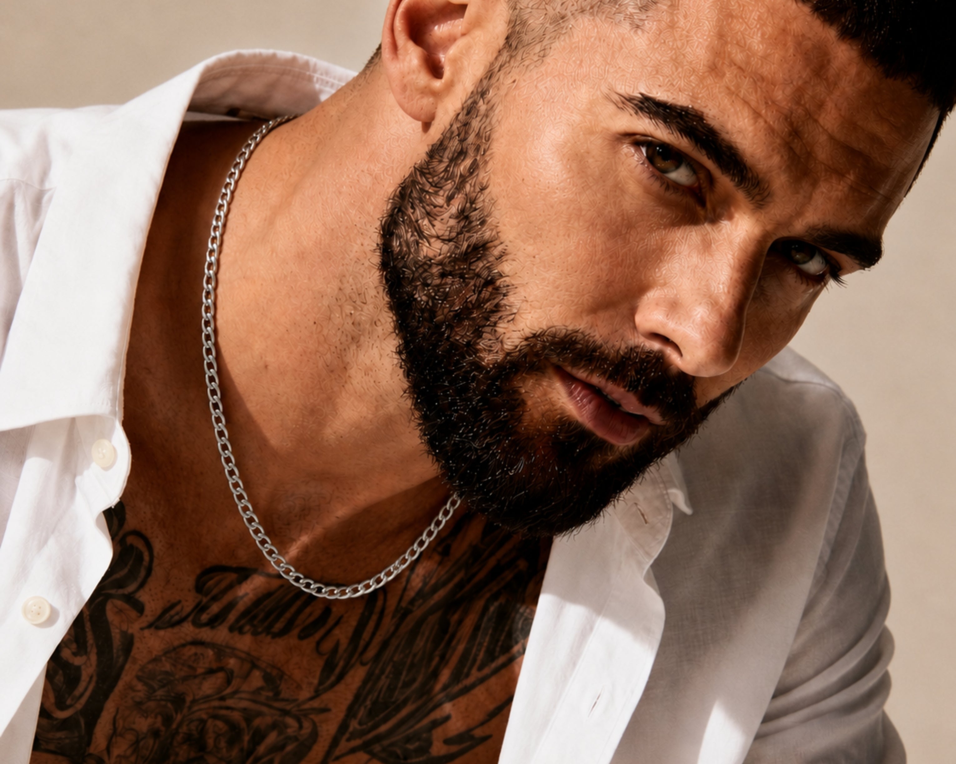 Salve 5mm slim Cuban chain for men, showcasing a sleek gold jewelry design with a detailed Cuban link pattern.