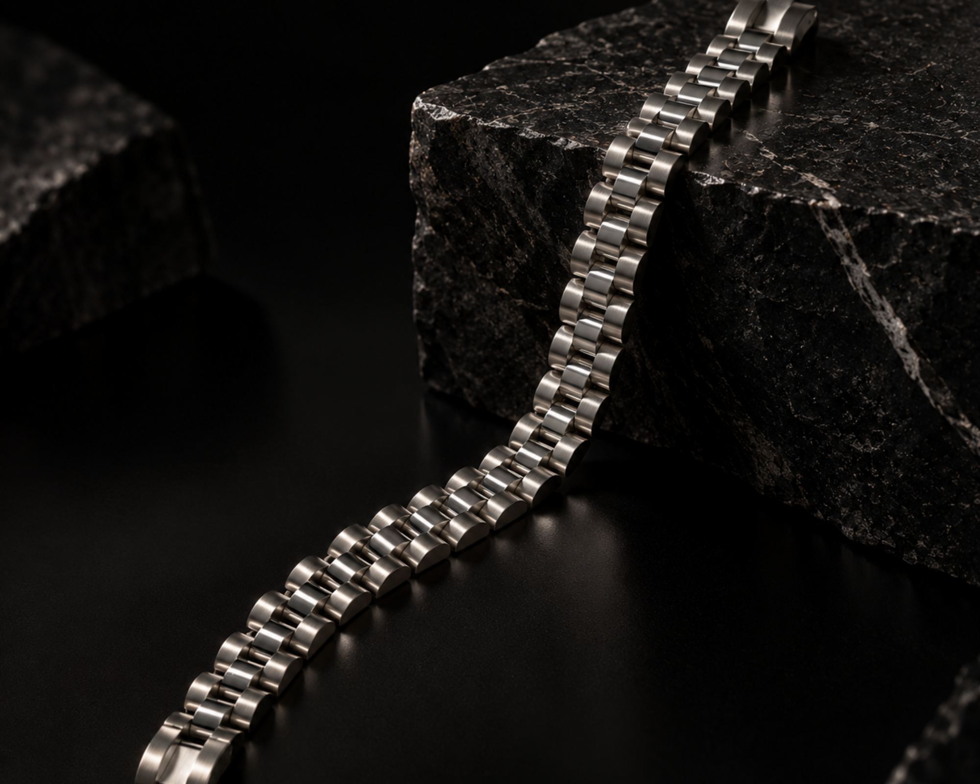 Salve 9MM men's watch link bracelet with stainless steel links, showcasing a sleek and modern design.