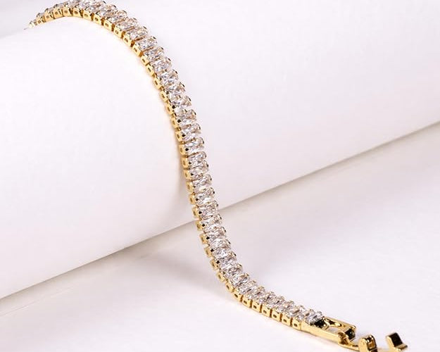 SALVE Baguette Stone Tennis Bracelet featuring sparkling baguette-cut stones on a delicate silver chain.