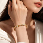 Salve Coquette floral daisy golden bracelet with delicate daisy charms and intricate gold chain design.