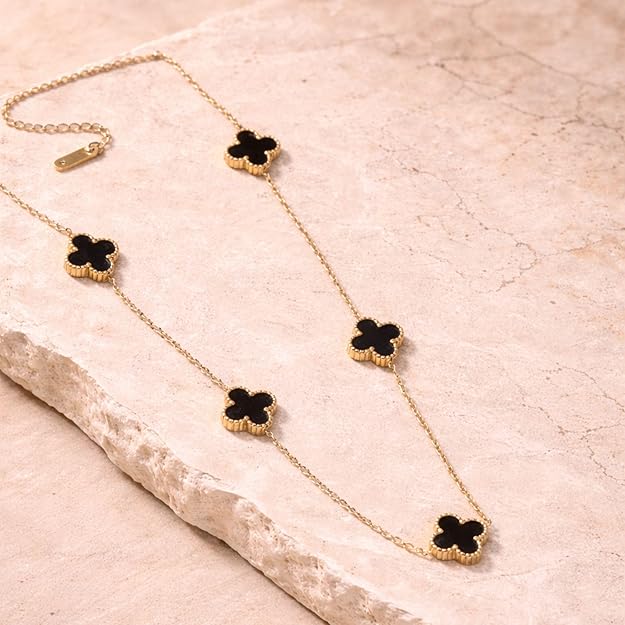 Salve Black Clover gold chain necklace with thick links, stylish jewelry accessory on a plain background.