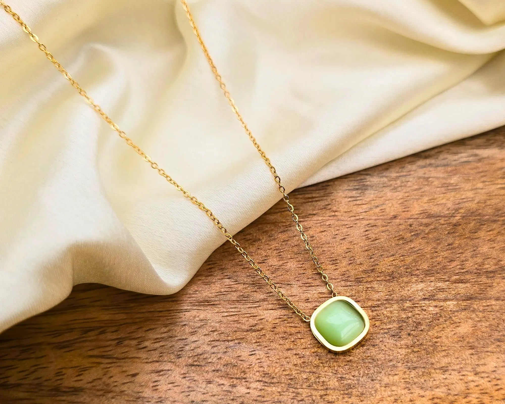 Salve Mona Lisa Stone Green Pendant - Salve