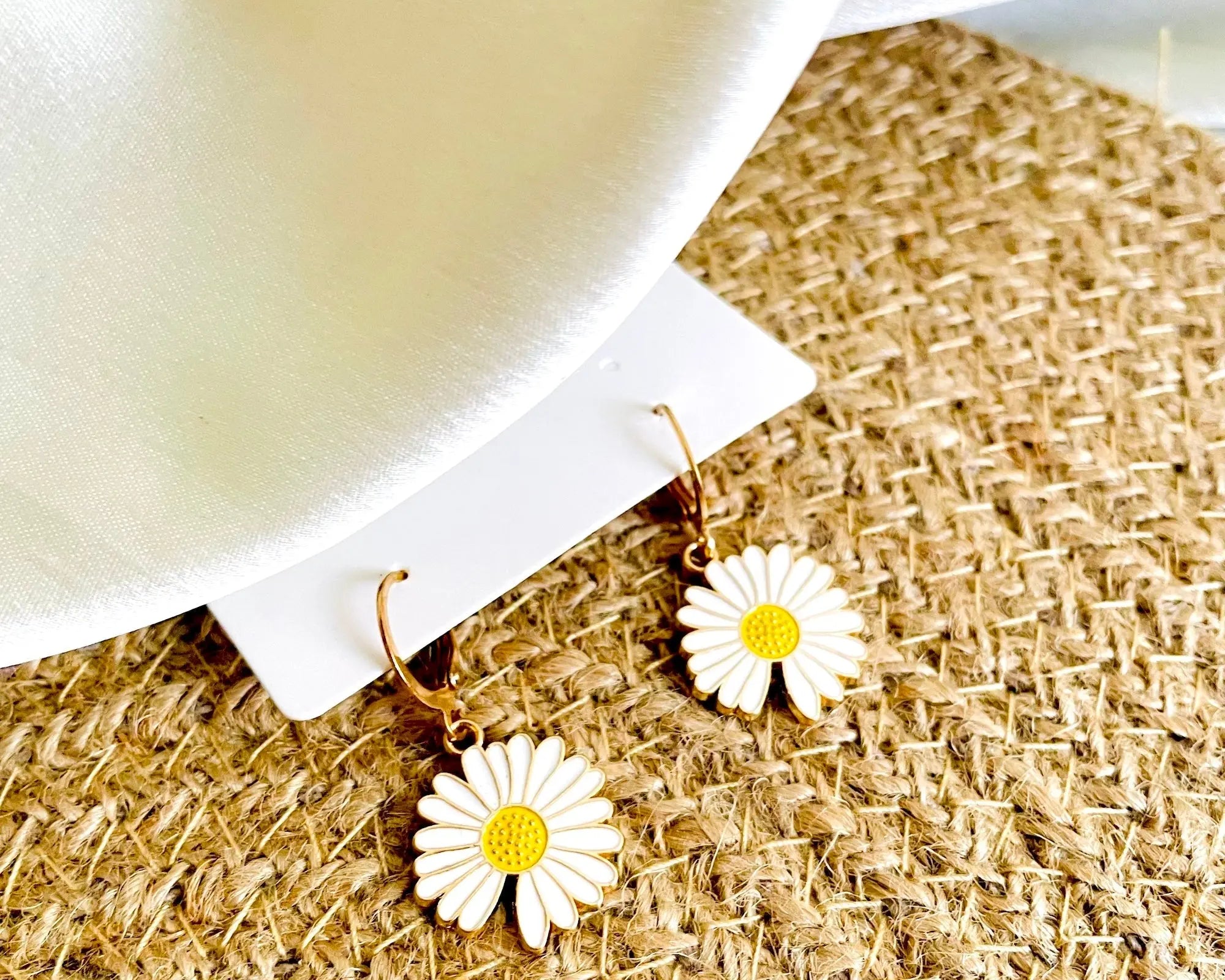 Salve Cute Daisy Flower Charm Hoop Gold Earrings - Salve