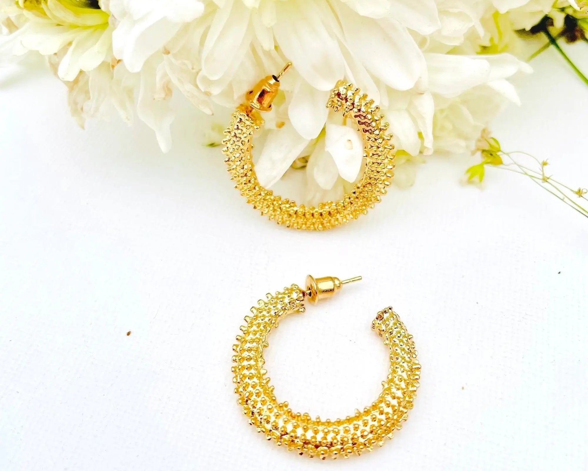 Salve ‘Iqraar’ Mid-Sized C Hoop Earrings - Salve