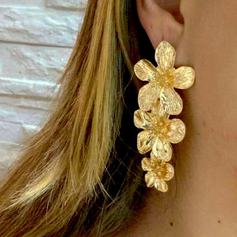 Salve ‘Floral’ Triple Flower Drop Gold Dangle Earrings